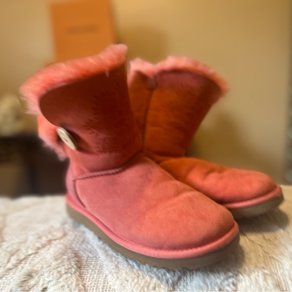 UGG Bailey Button Kimono Flower - Size 5 - Picture 4 of 8